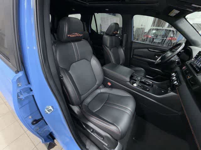 Used 2025 Honda Pilot TrailSport image 16