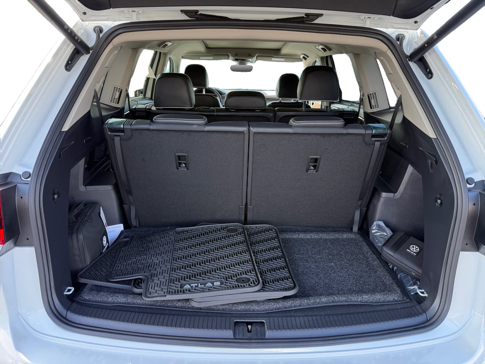 Certified 2026 Volkswagen Atlas SEL Premium R-Line AWD/4WD image 17