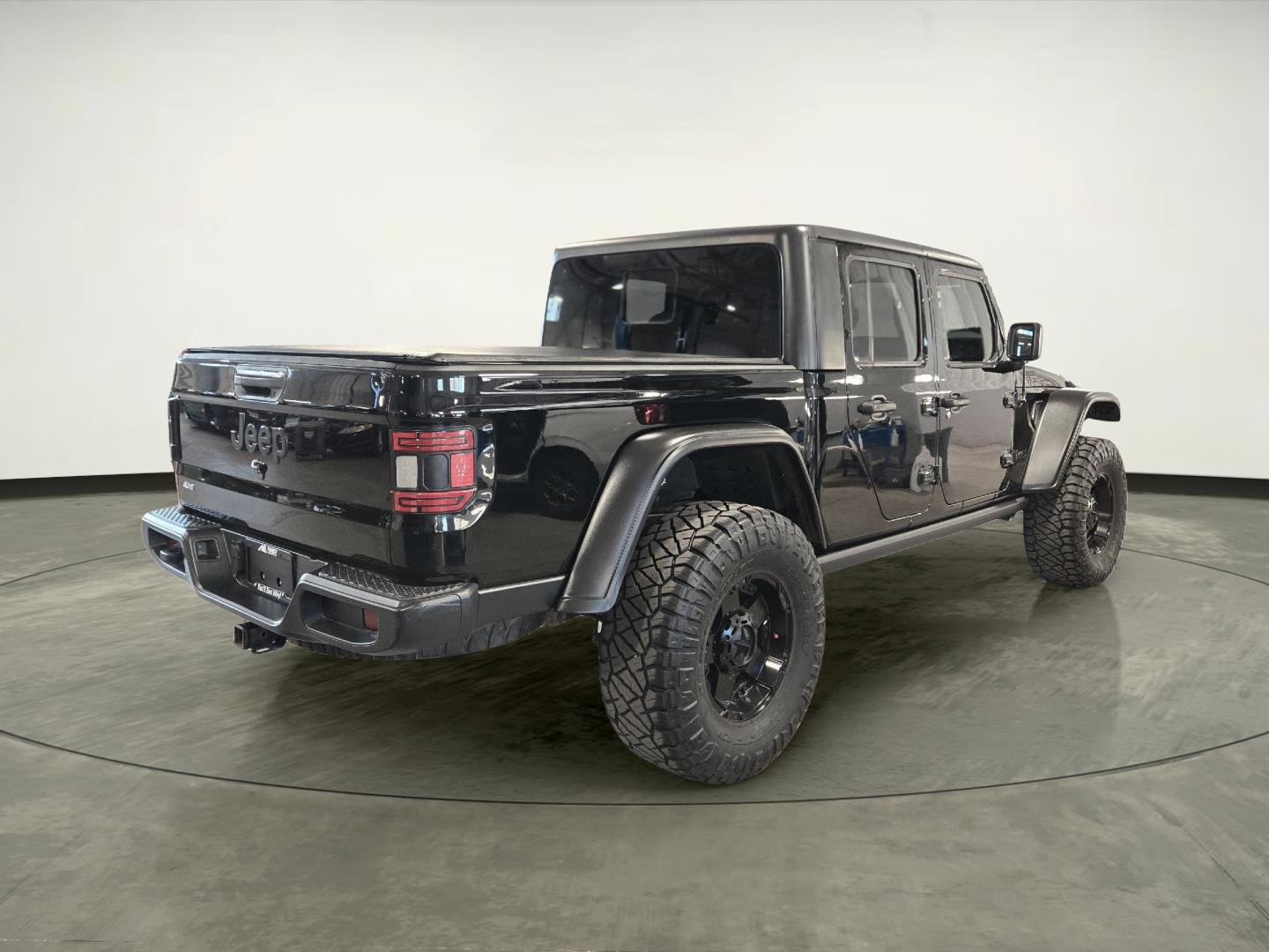 Used 2021 Jeep Gladiator Willys AWD/4WD image 5