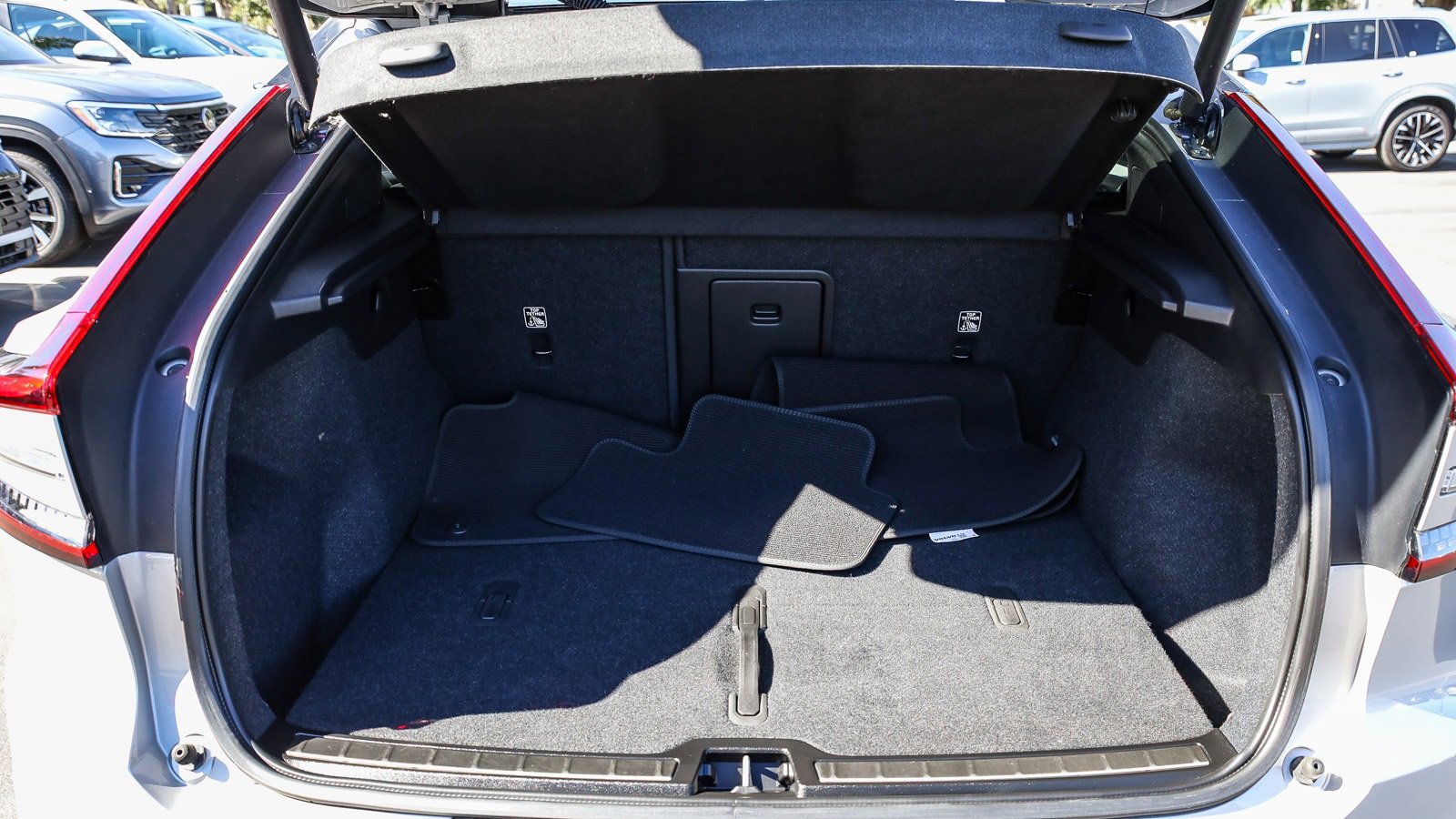 Used 2023 Volvo C40 P8 Recharge Ultimate image 27