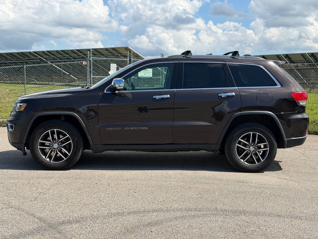 Used 2017 Jeep Grand Cherokee Limited w/ Luxury Group II AWD/4WD image 2
