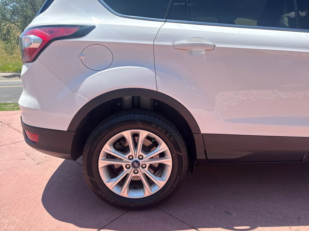 Used 2018 Ford Escape SE w/ SE Sync 3 Package AWD/4WD image 31