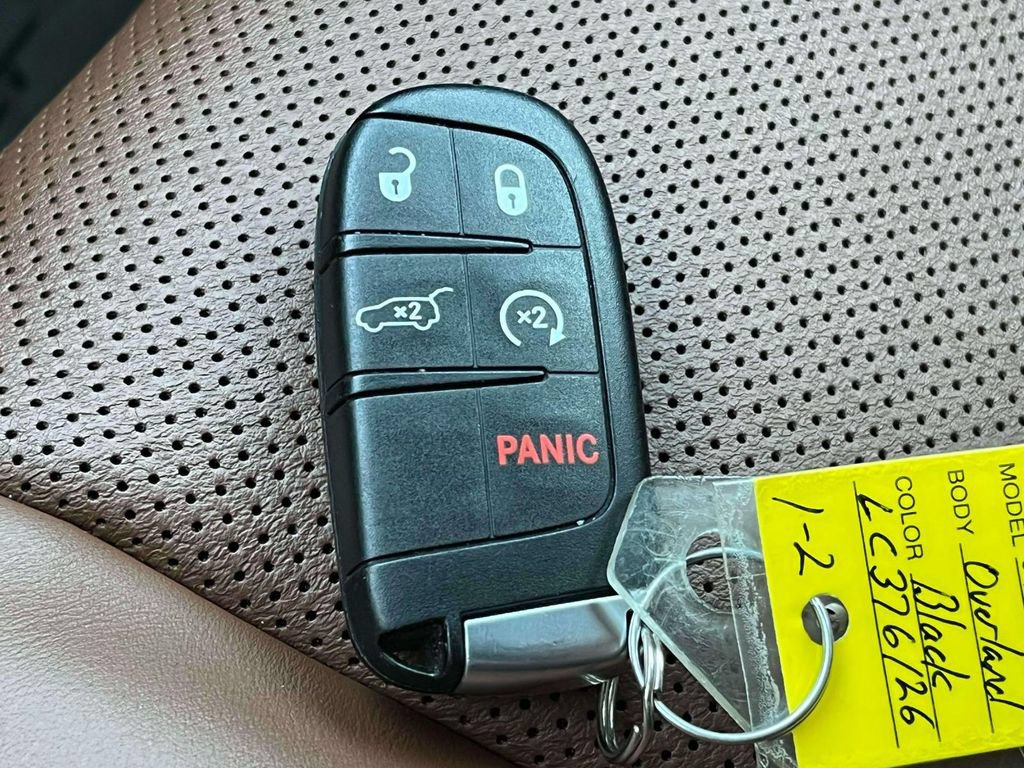 Used 2020 Jeep Grand Cherokee Overland AWD/4WD image 39