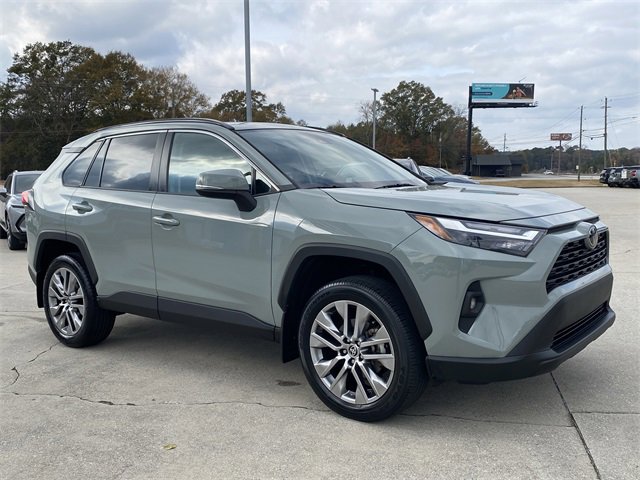 Used 2022 Toyota RAV4 XLE Premium image 8