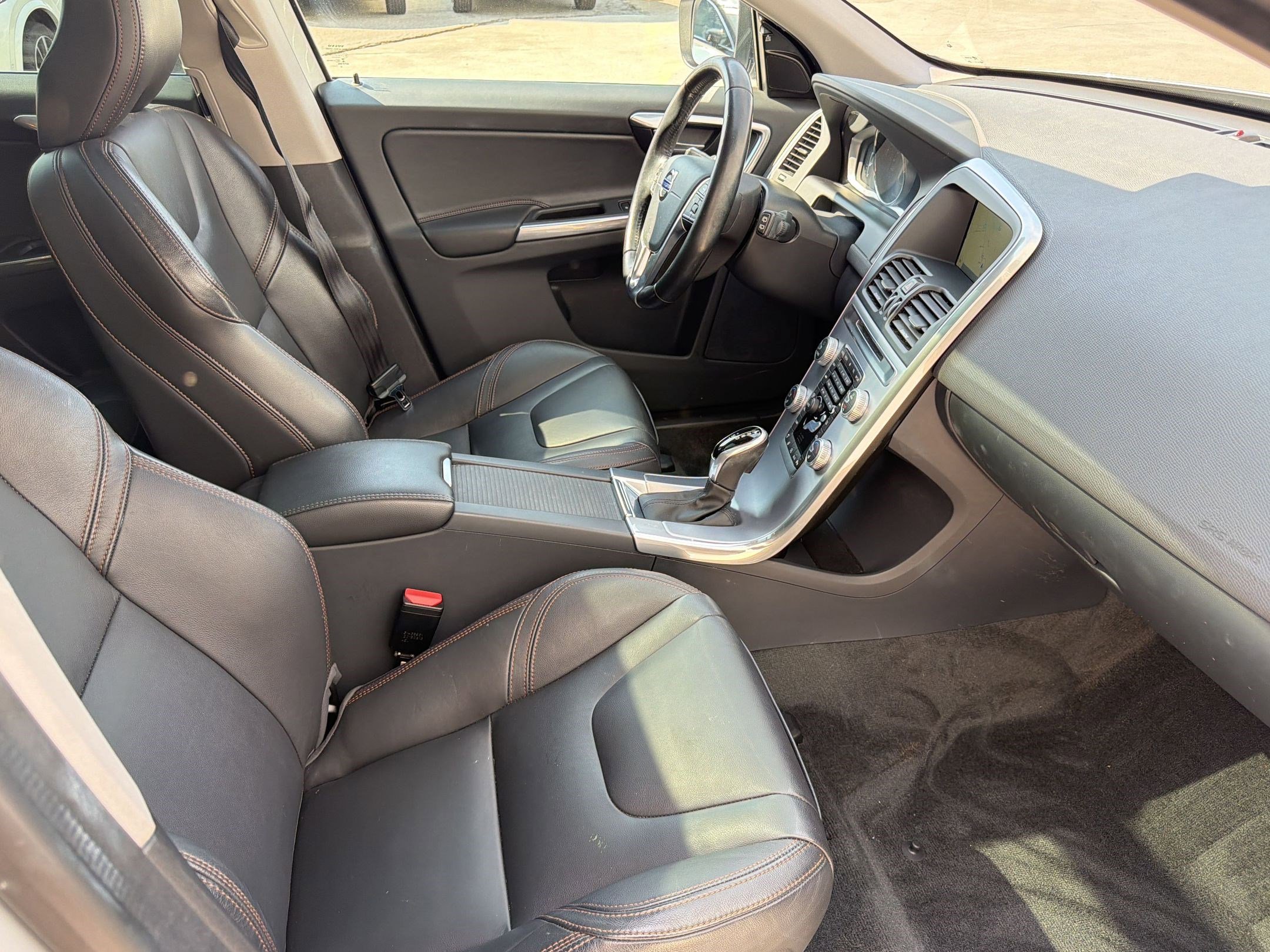 Used 2017 Volvo XC60 T6 Dynamic w/ Climate Package AWD/4WD image 30