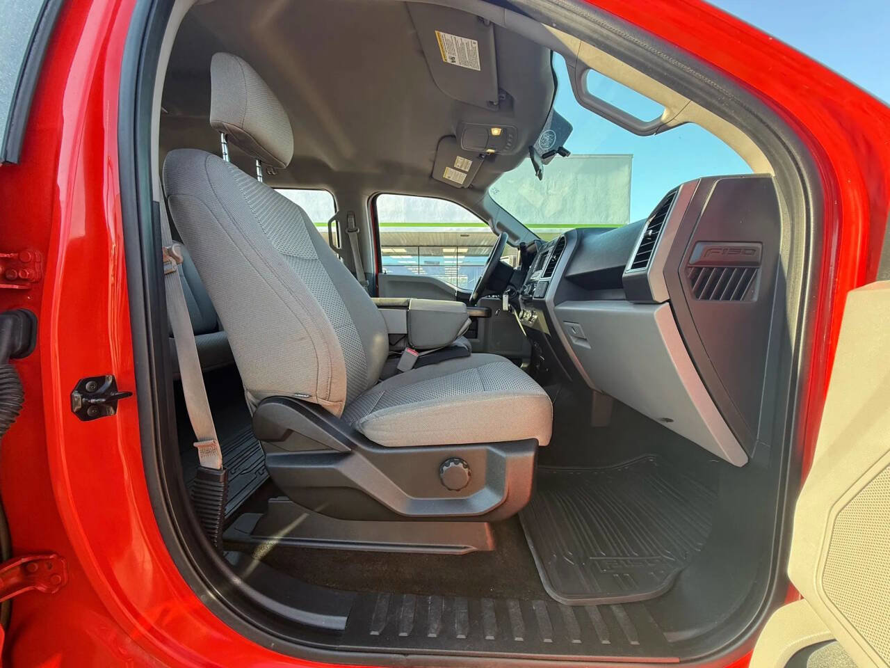 Used 2015 Ford F150 XLT image 15