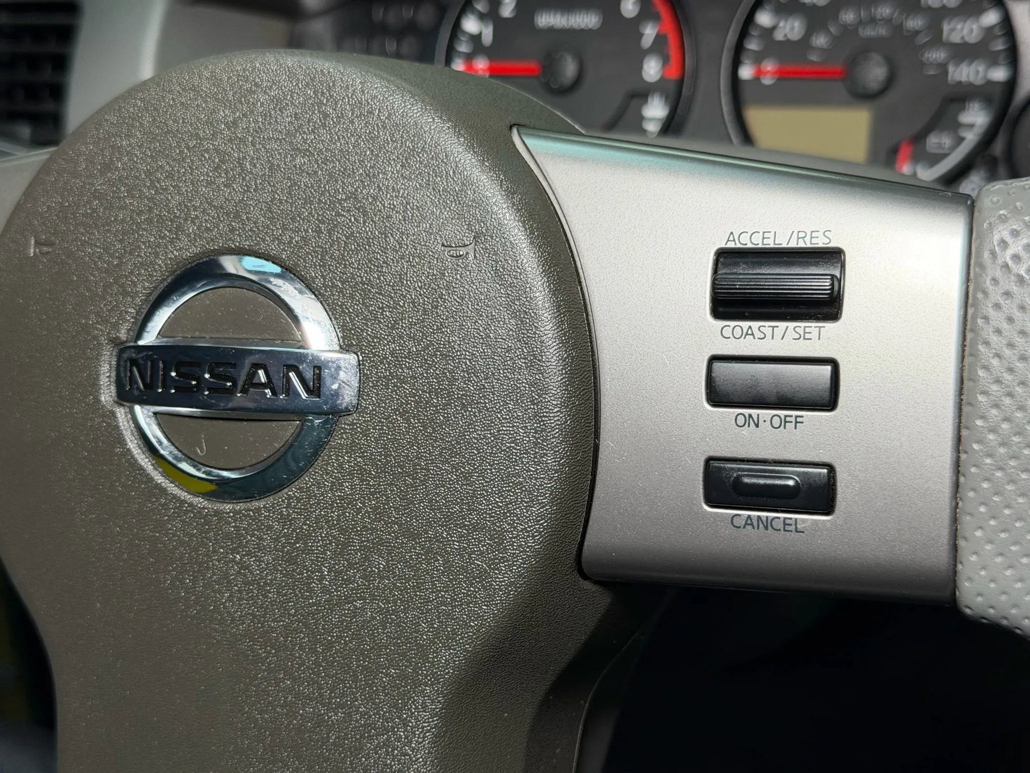 Used 2010 Nissan Frontier SE image 34