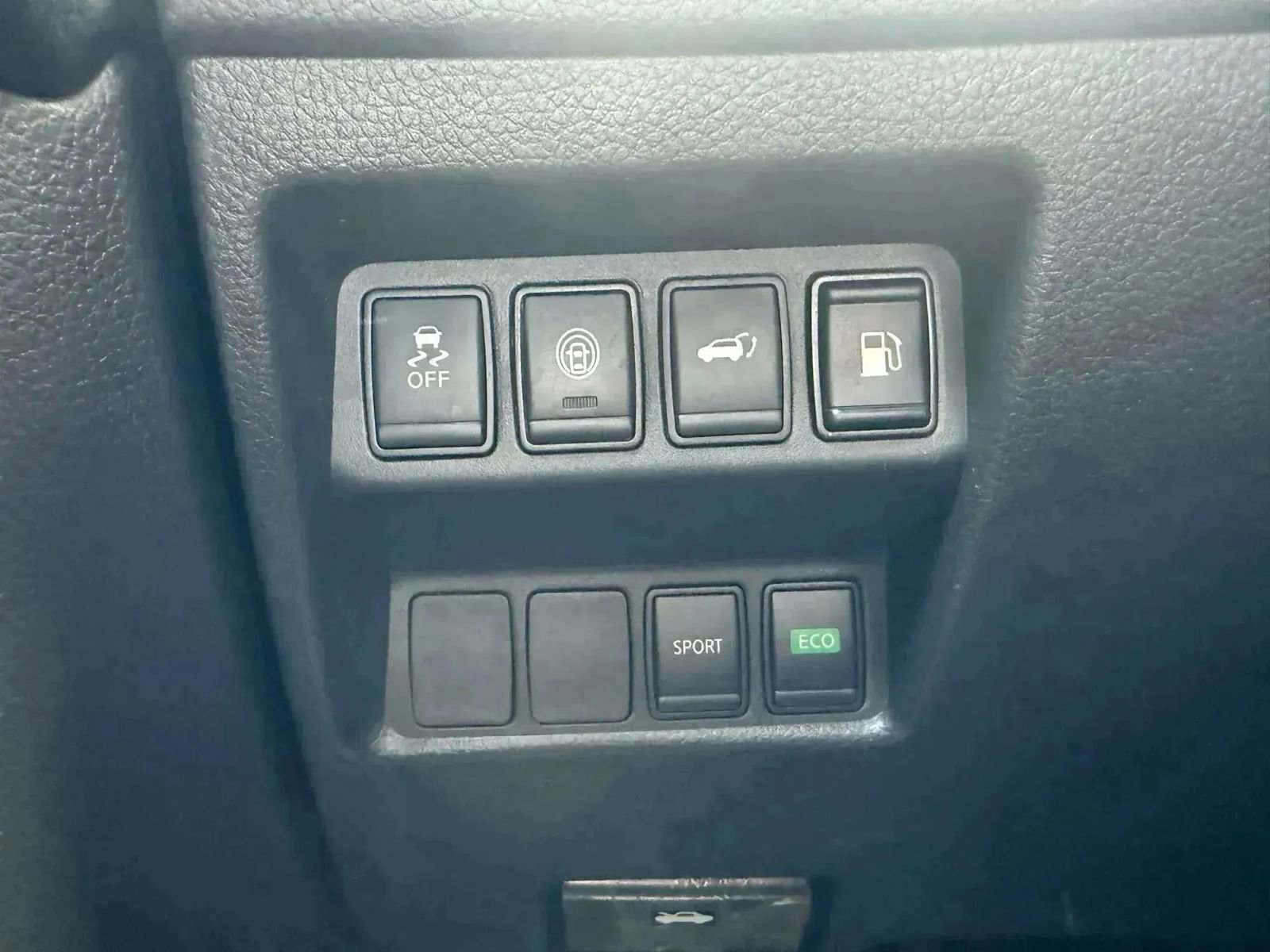 Used 2019 Nissan Rogue SV image 32