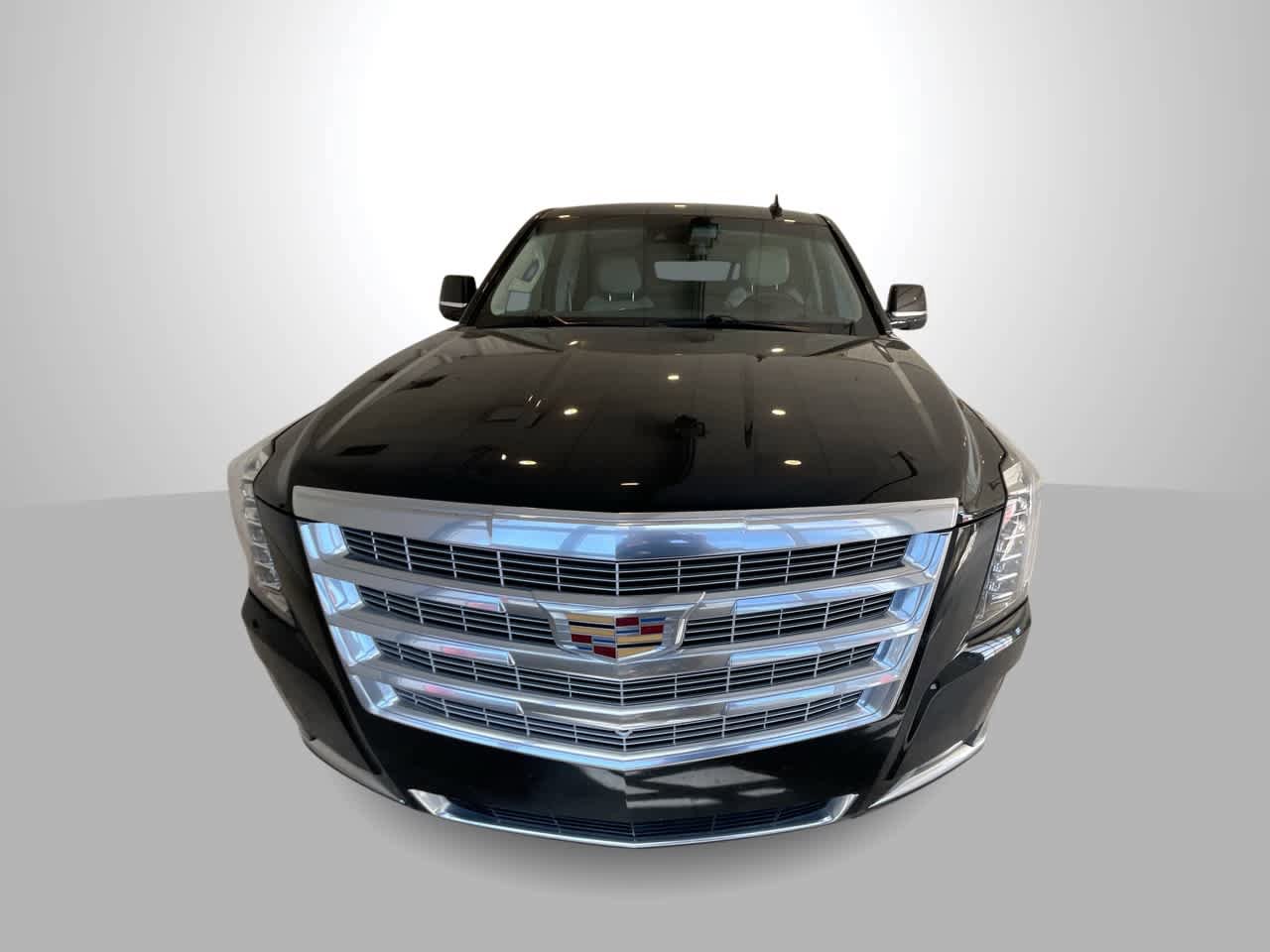 Used 2020 Cadillac Escalade ESV Luxury w/ LPO, Radiant Package AWD/4WD image 3
