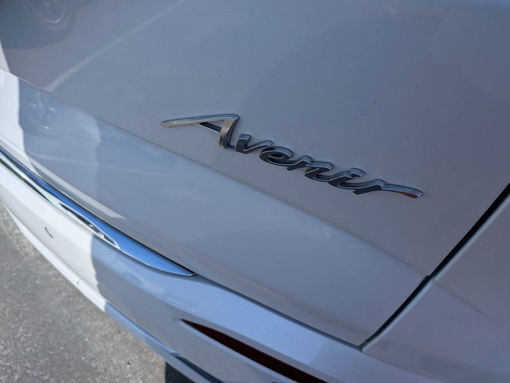 Certified 2023 Buick Enclave Avenir image 9