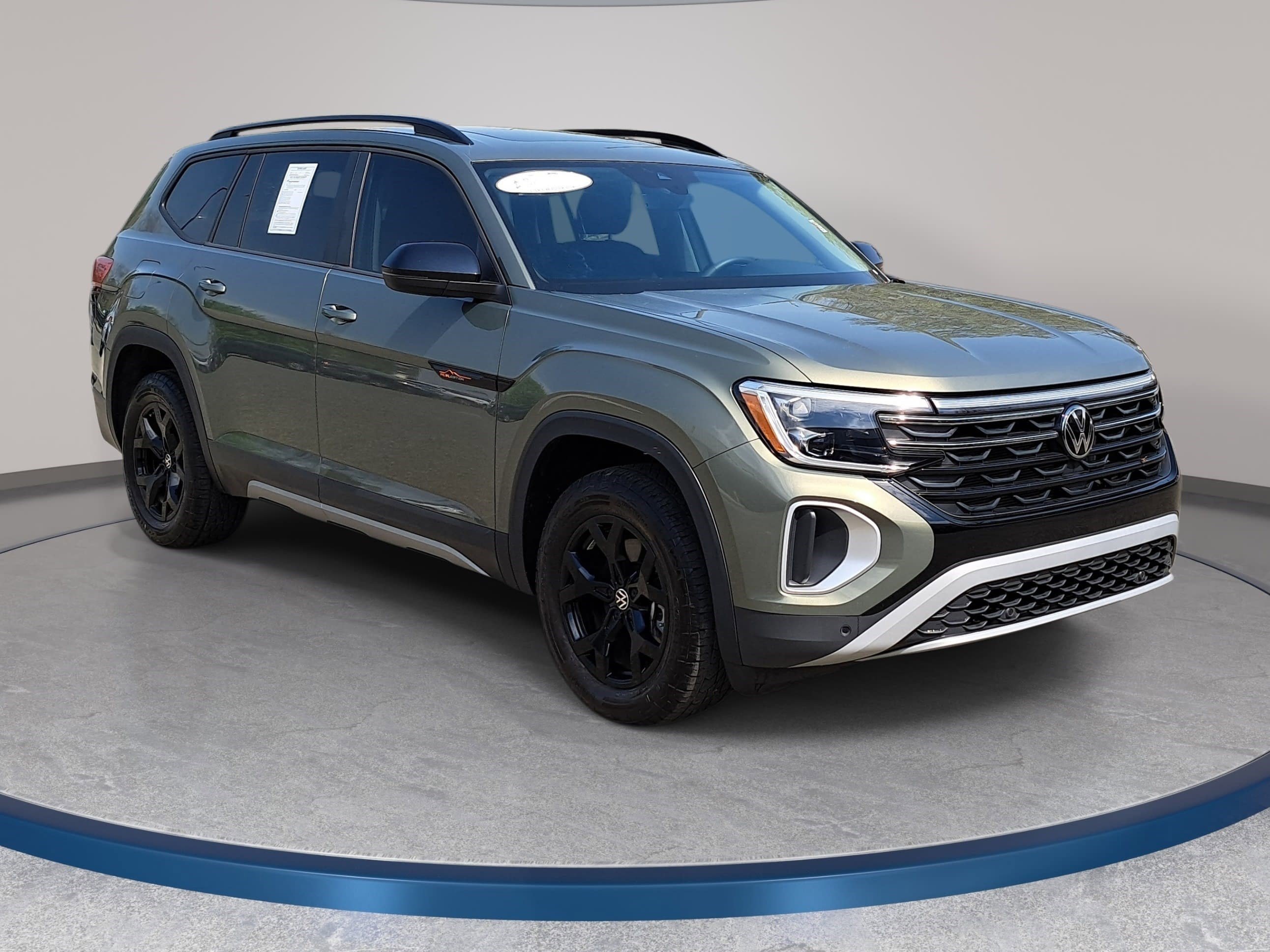 Used 2024 Volkswagen Atlas Peak Edition SE image 3