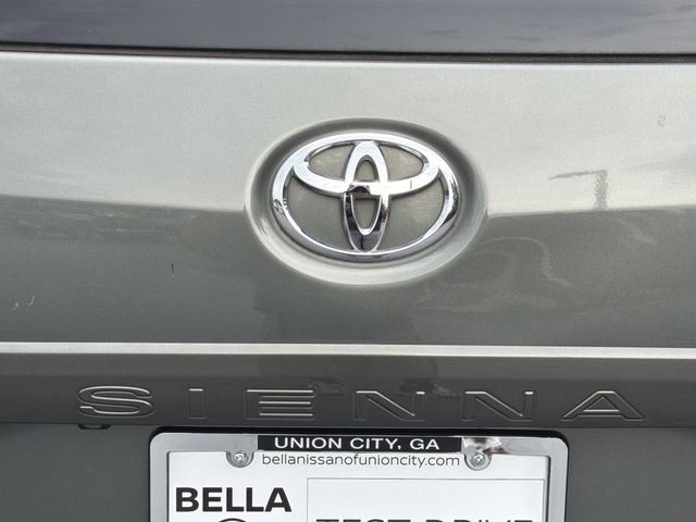 Used 2013 Toyota Sienna XLE FWD image 5