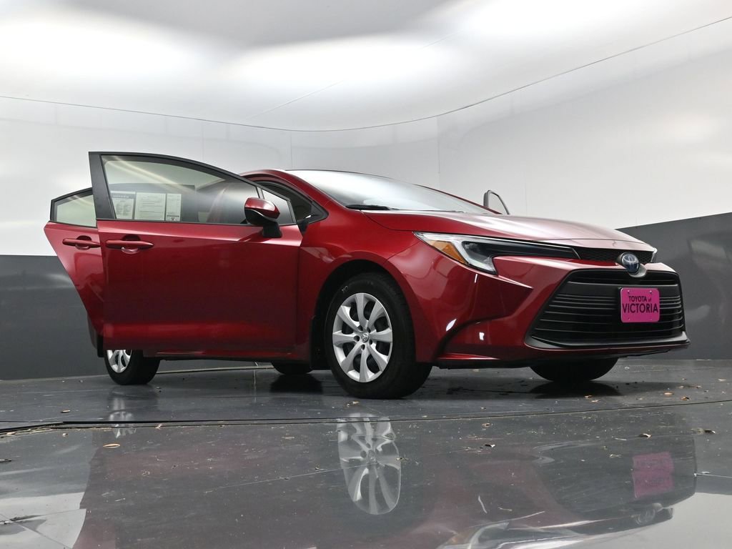 Used 2025 Toyota Corolla LE image 25