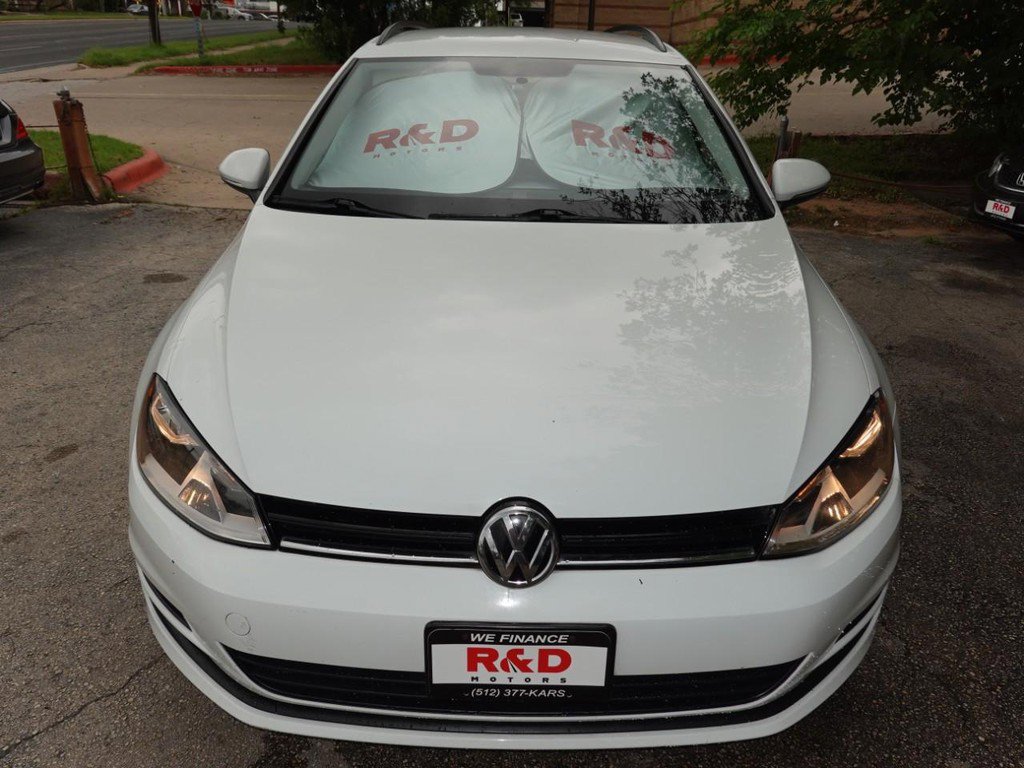 Used 2017 Volkswagen Golf S image 2