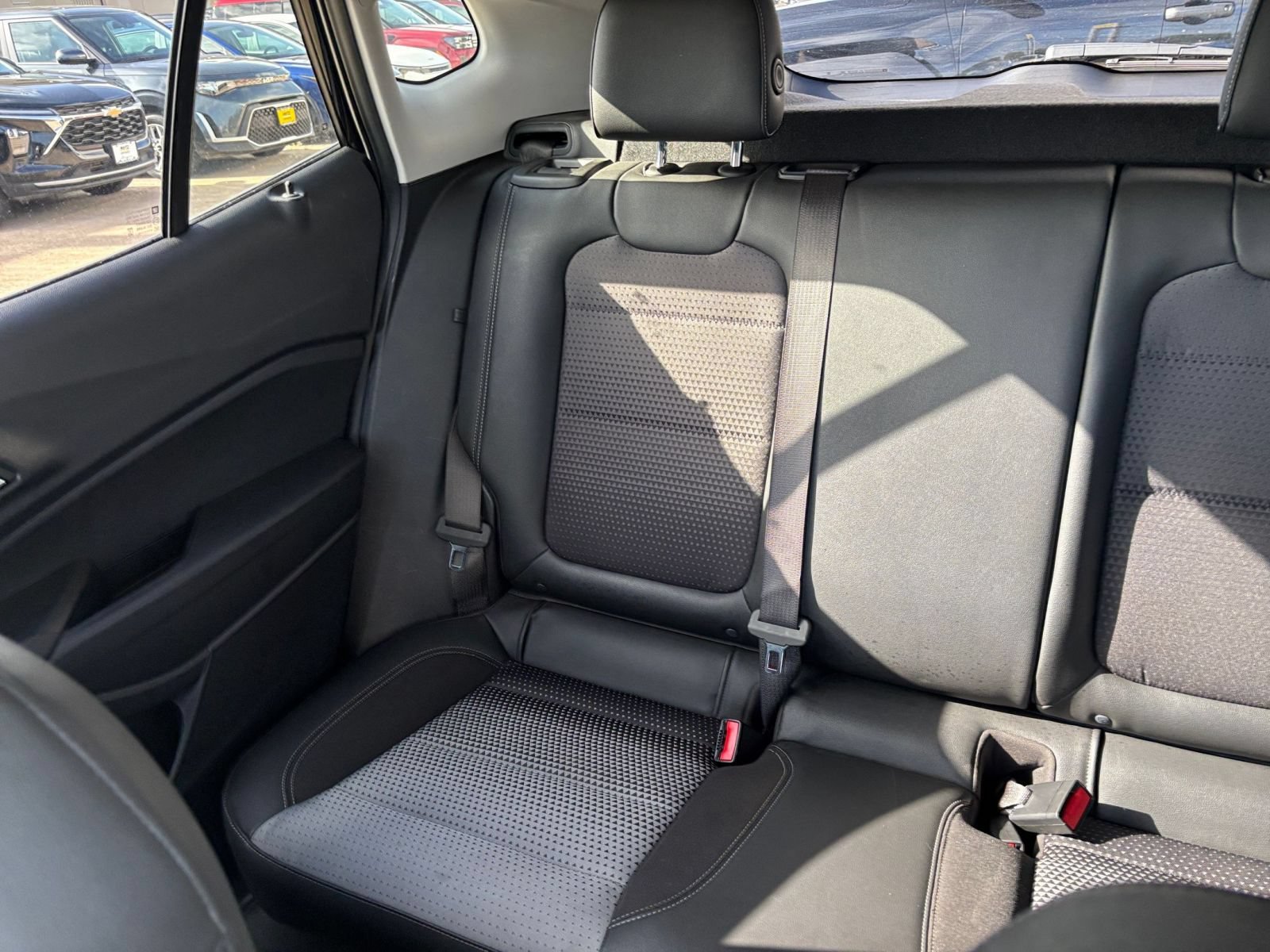 Used 2025 Chevrolet Trax LT FWD image 38