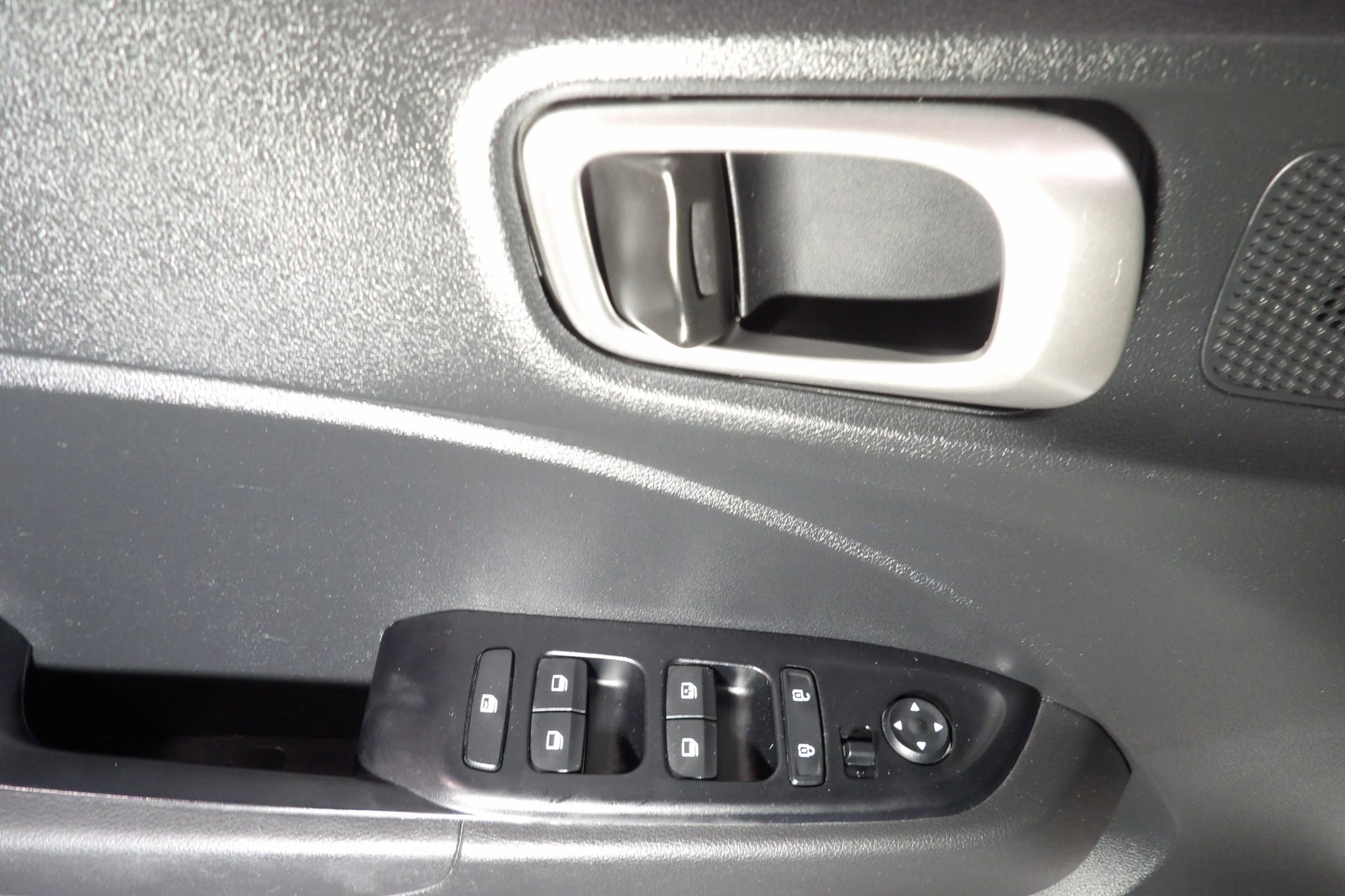 Used 2024 Hyundai Venue SEL image 9