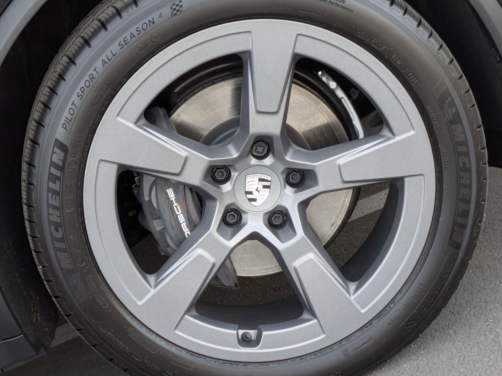 Certified 2025 Porsche Macan Electric RWD image 12