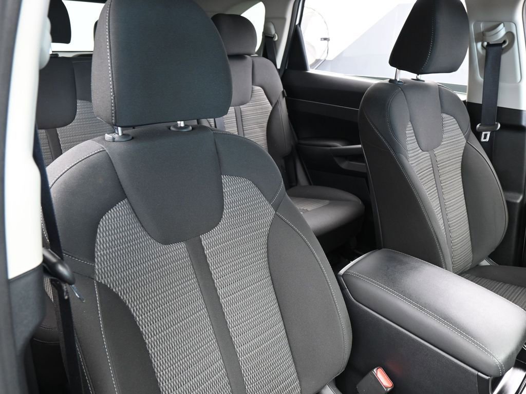 Used 2025 Kia Sorento LX image 39