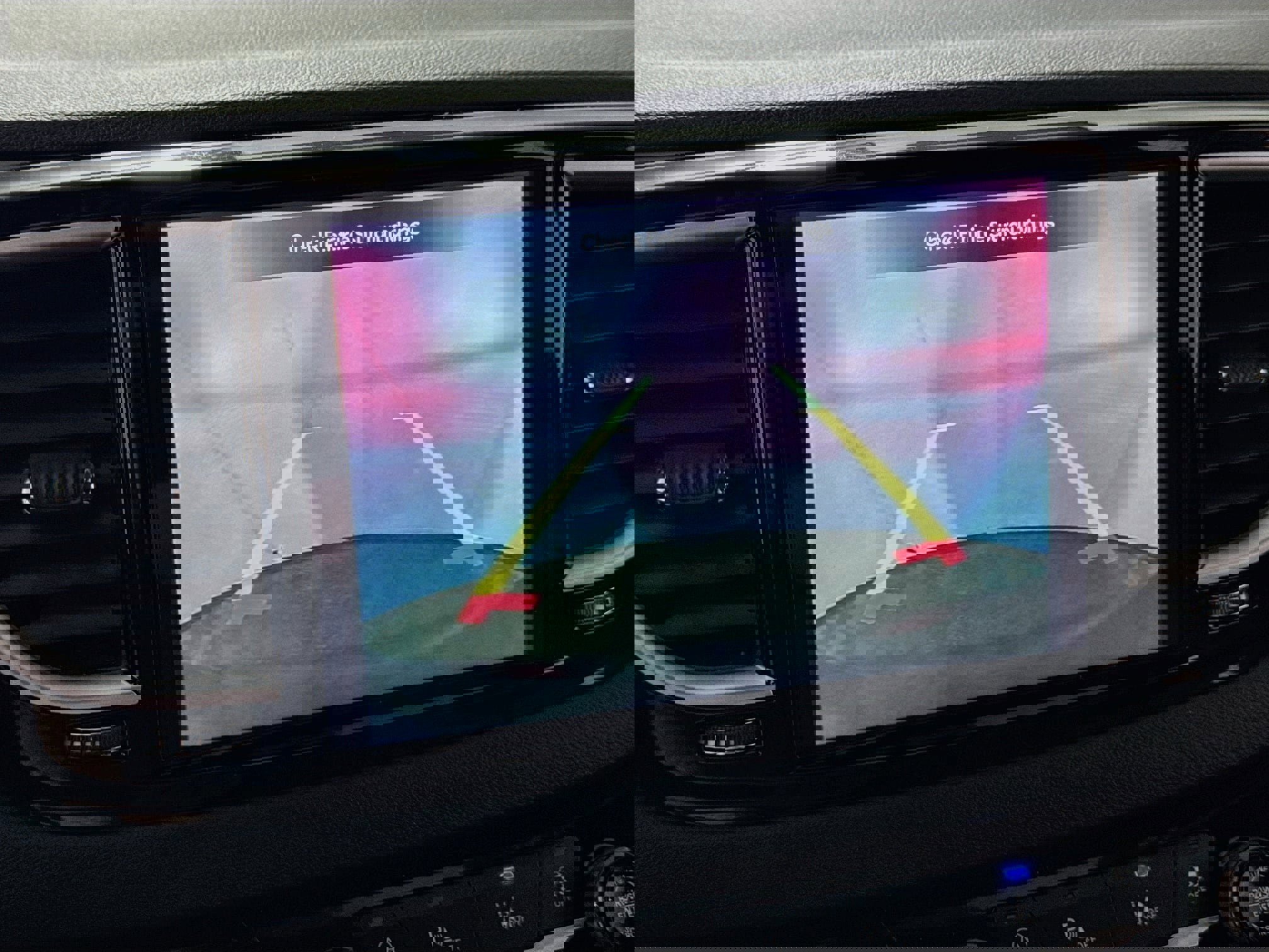 Used 2025 Chrysler Pacifica Select FWD image 2