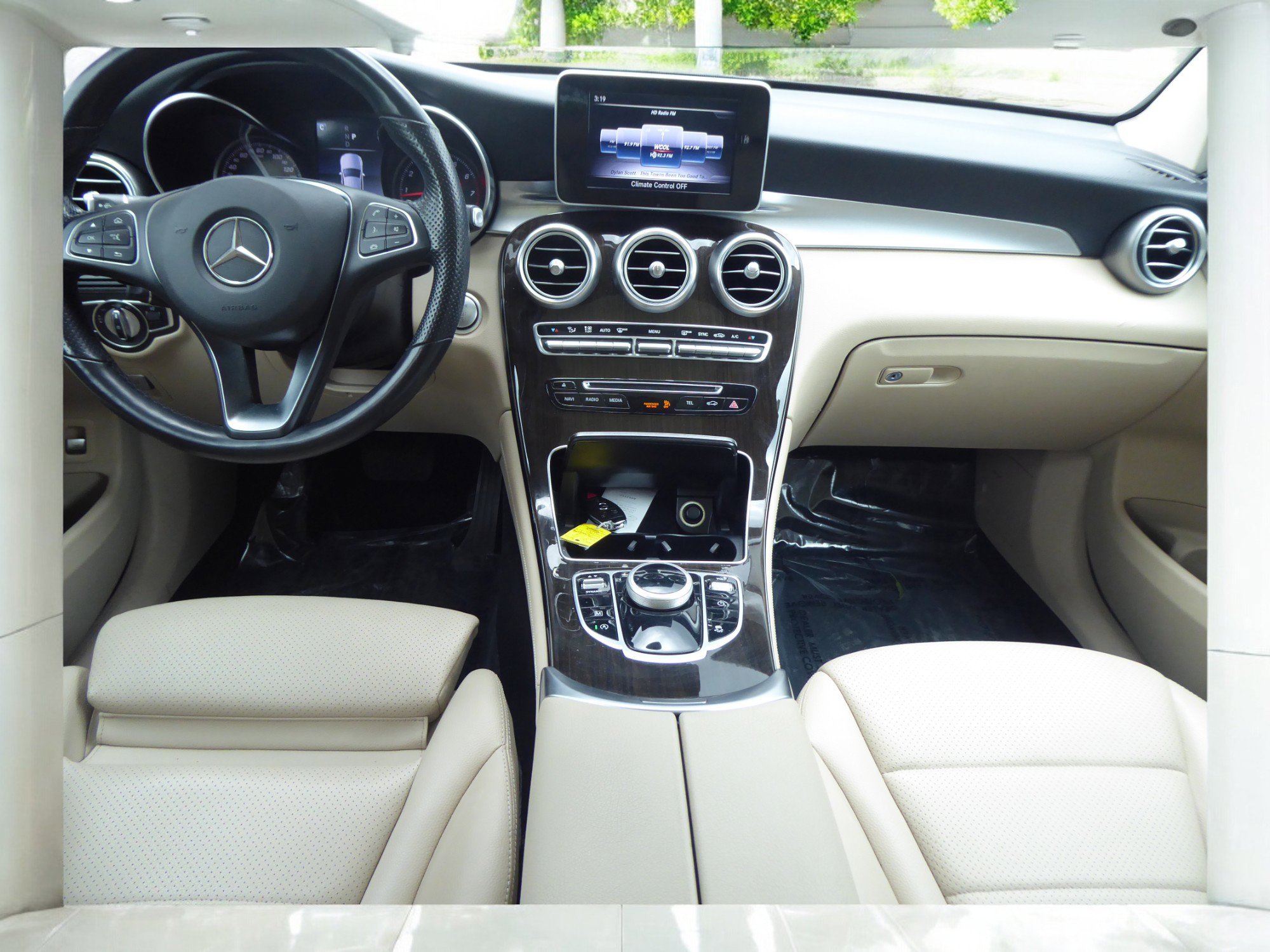 Used 2019 Mercedes-Benz GLC 300 4MATIC w/ Premium Package image 12