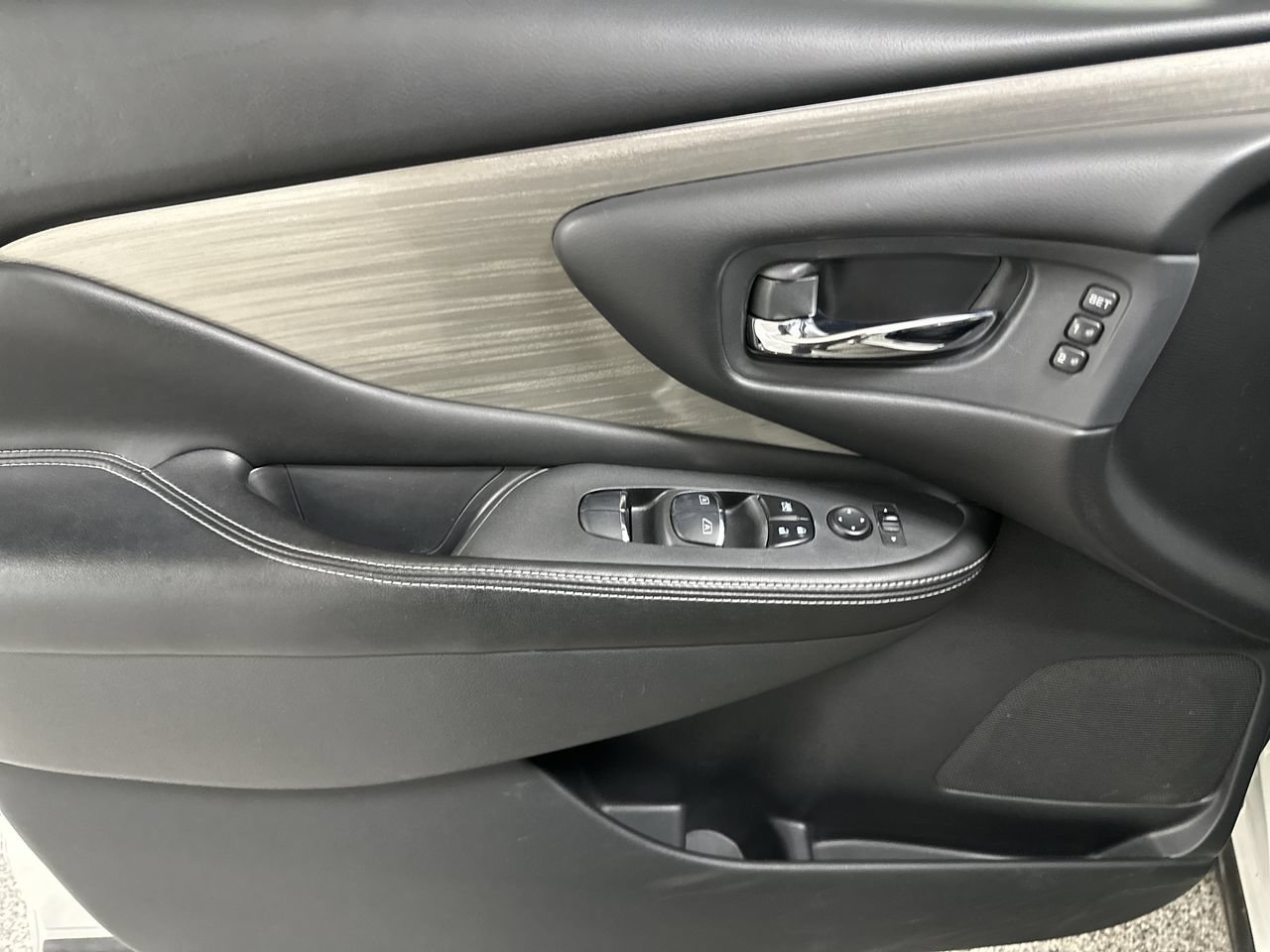 Used 2018 Nissan Murano S AWD/4WD image 11