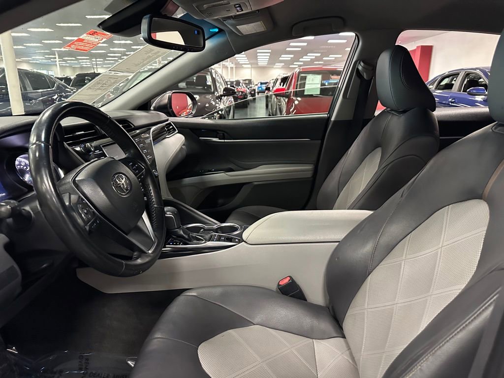Used 2018 Toyota Camry XLE FWD image 14