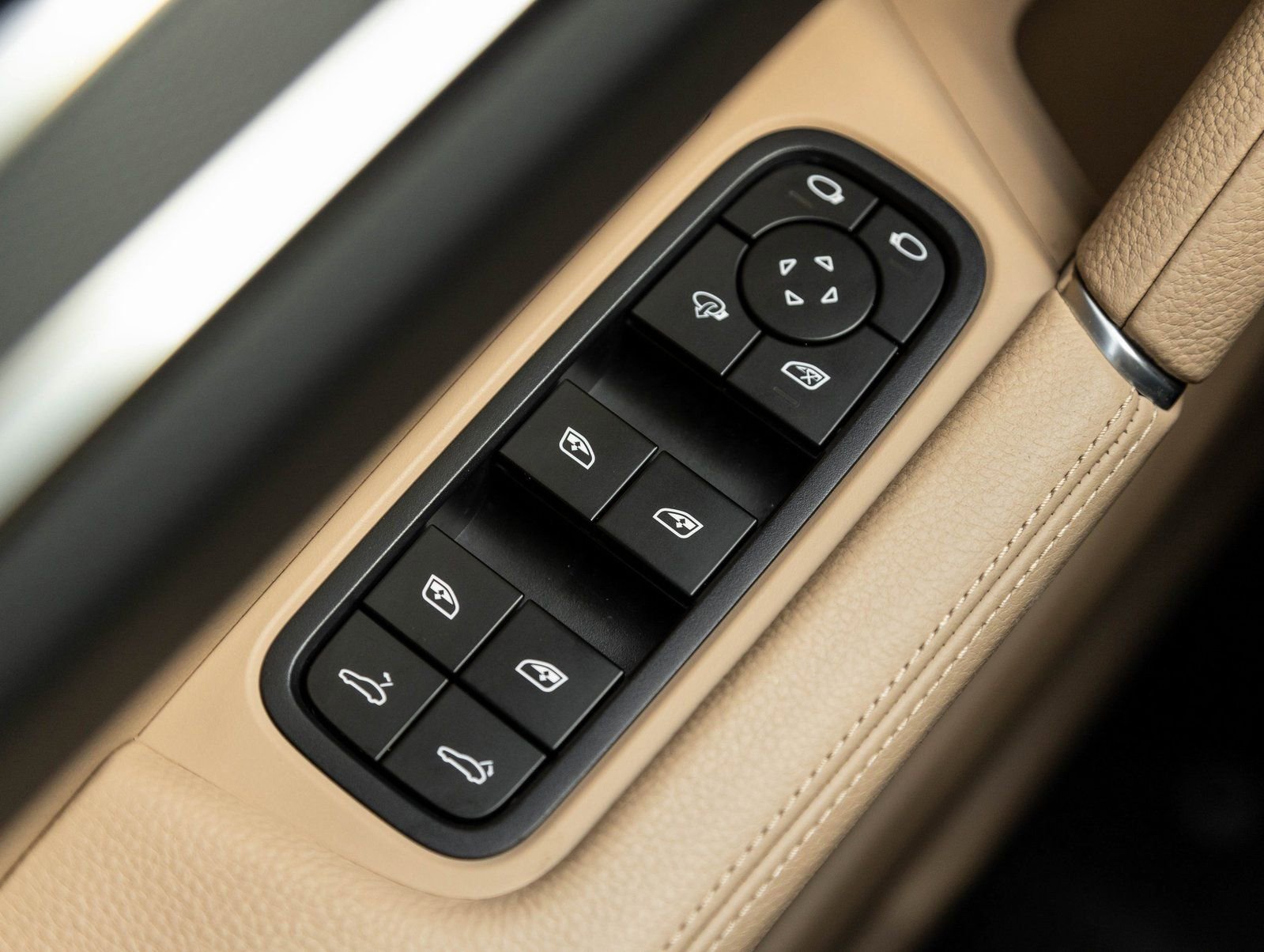 Certified 2023 Porsche Cayenne Platinum Edition AWD/4WD image 19