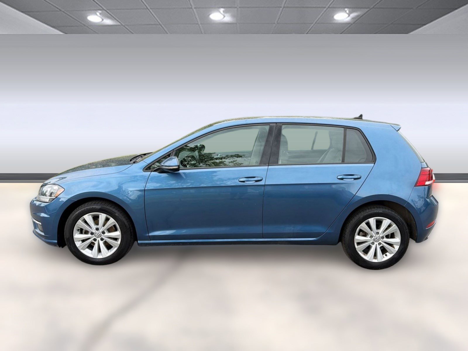 Used 2018 Volkswagen Golf SE image 2