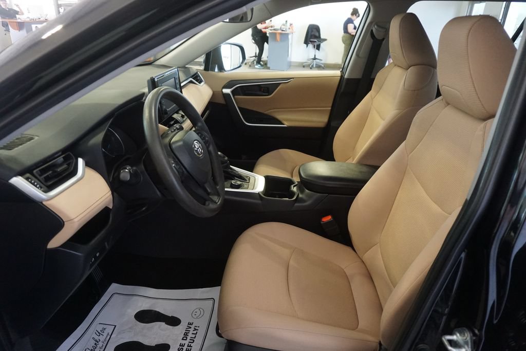 Used 2022 Toyota RAV4 LE AWD/4WD image 17