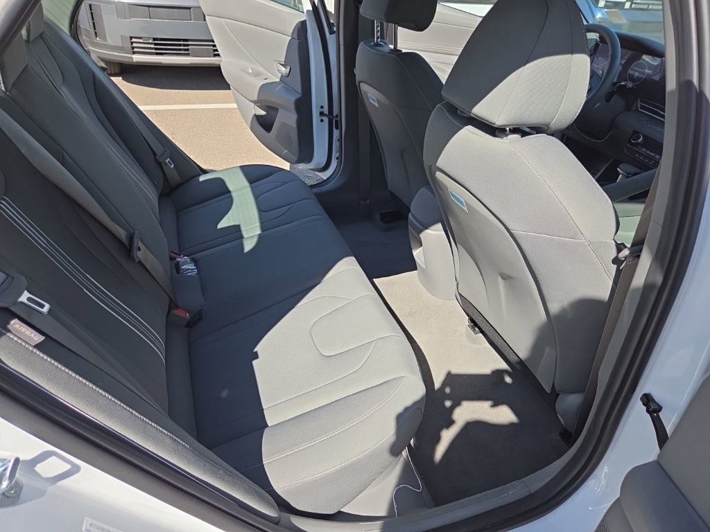 Used 2025 Hyundai Elantra SEL FWD image 26