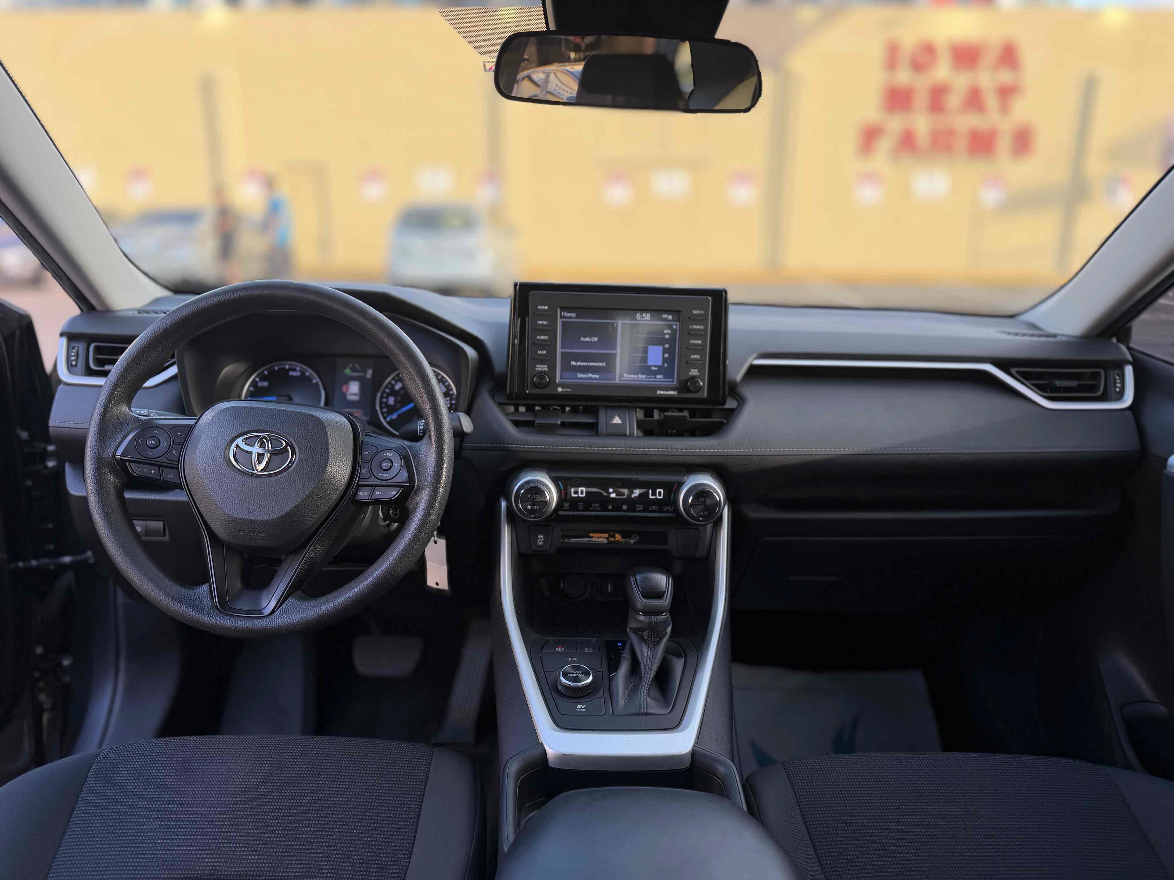 Used 2021 Toyota RAV4 LE AWD/4WD image 22