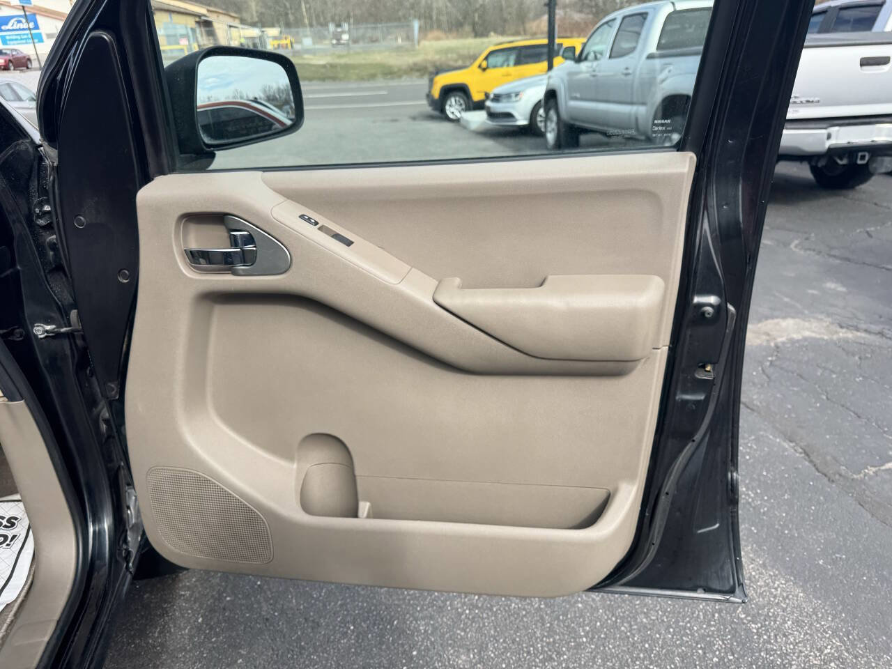 Used 2009 Nissan Frontier SE w/ SE Value Truck Pkg image 23