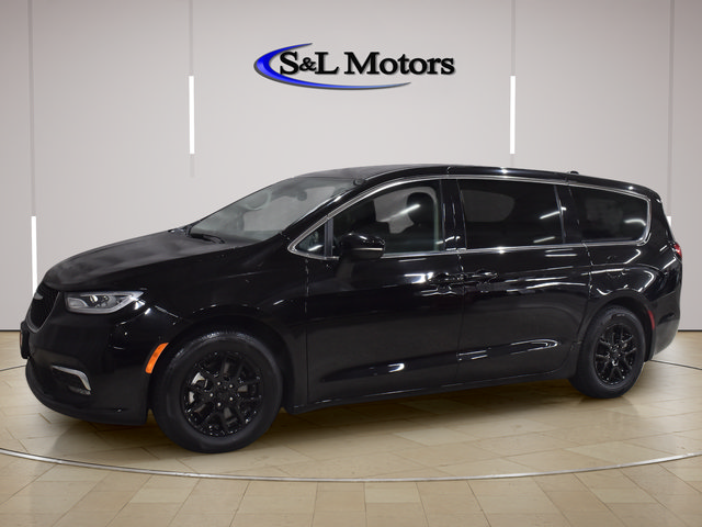 Certified 2024 Chrysler Pacifica Touring-L FWD image 3