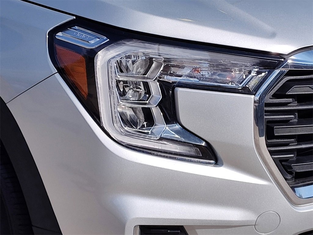 Used 2022 GMC Terrain SLE image 15