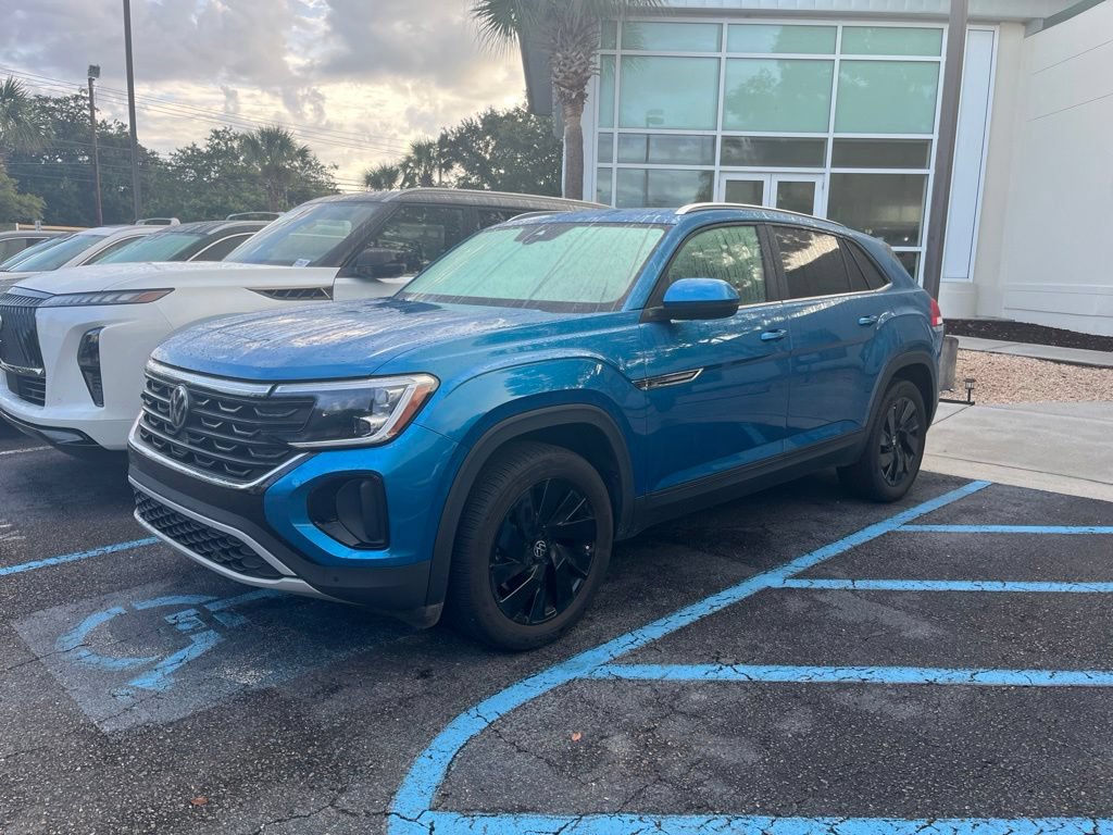 Used 2024 Volkswagen Atlas Cross Sport SE w/ Panoramic Sunroof Package FWD video 2