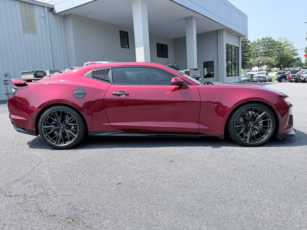 Used 2021 Chevrolet Camaro ZL1 RWD image 4
