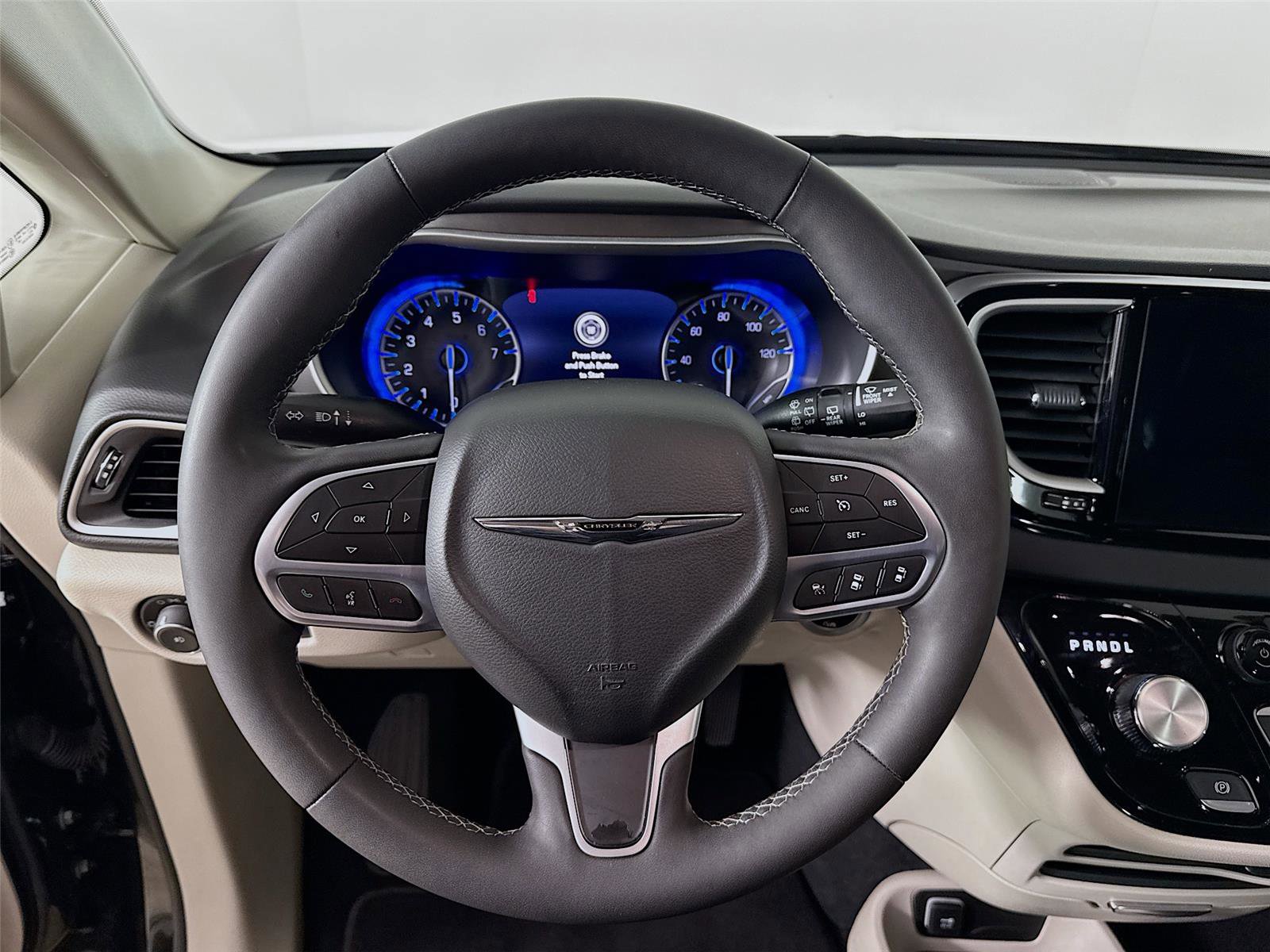 Used 2024 Chrysler Pacifica Touring-L image 12