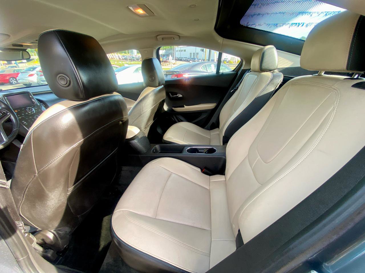 Used 2011 Chevrolet Volt Premium w/ Premium Trim Package FWD image 12