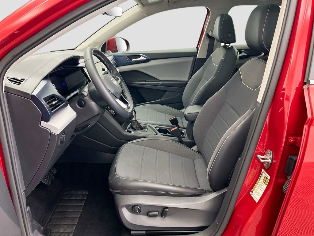 Certified 2023 Volkswagen Taos SE w/ Panoramic Sunroof Package image 17