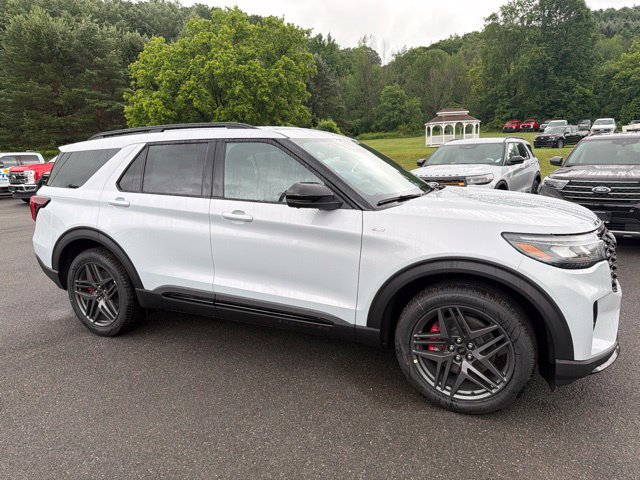 Used 2026 Ford Explorer ST-Line w/ ST-Line Street Pack AWD/4WD image 12