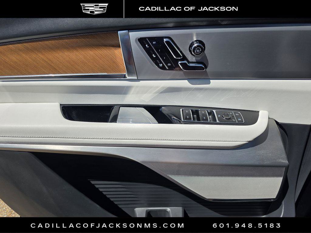 New 2026 Cadillac Vistiq Luxury w/ LPO, Floor Liner Package AWD/4WD image 16