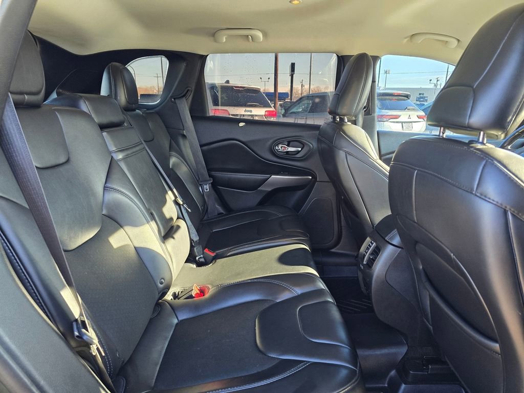 Used 2019 Jeep Cherokee Latitude Plus image 14