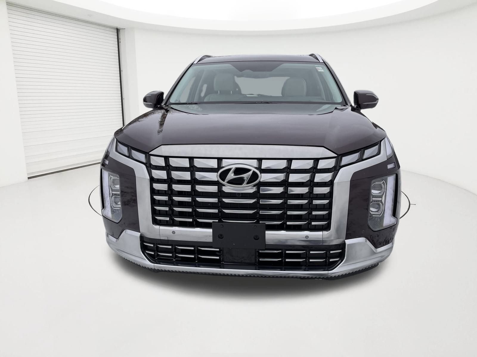 Used 2023 Hyundai Palisade Calligraphy image 2