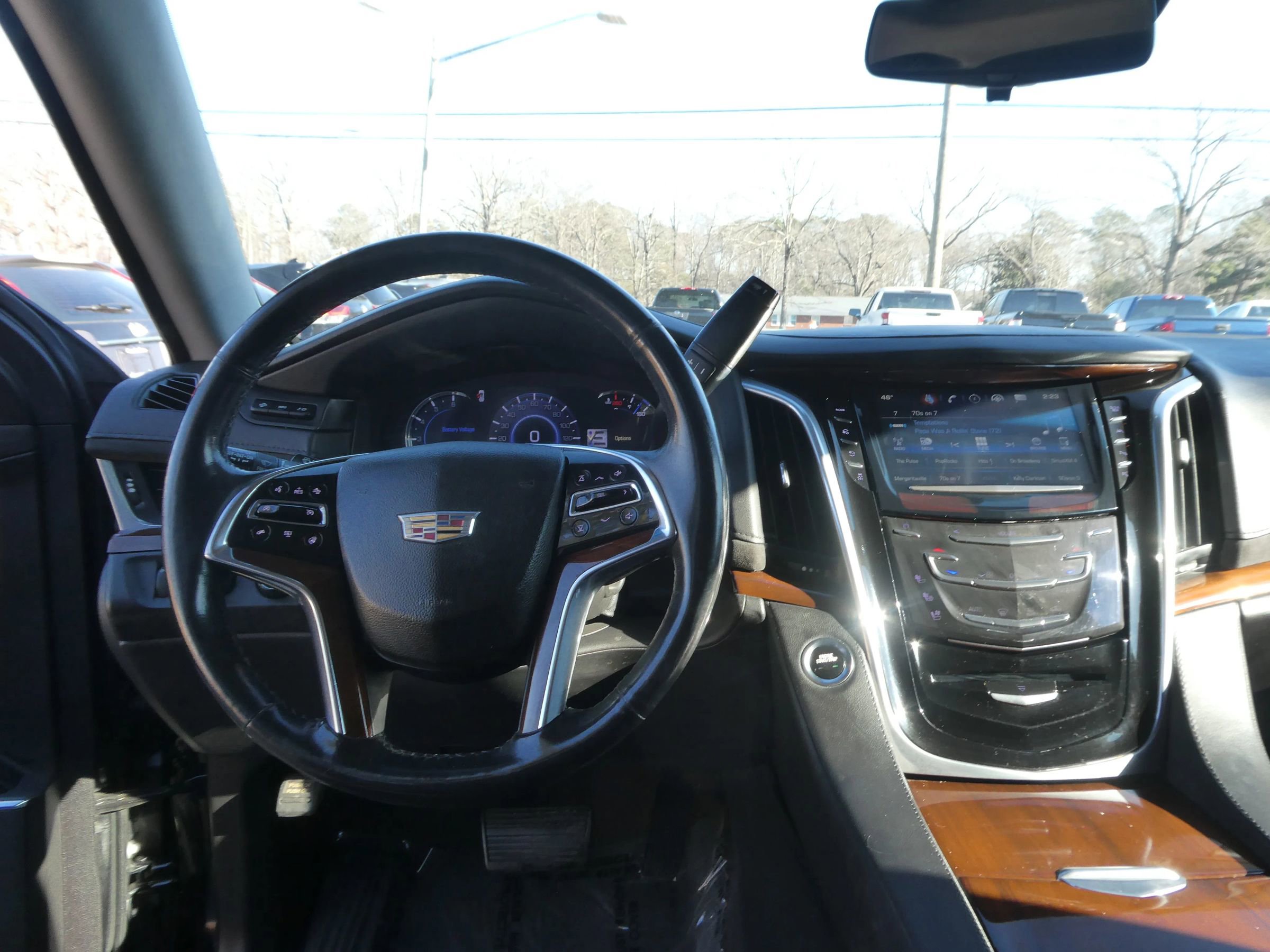 Used 2019 Cadillac Escalade ESV Luxury image 15