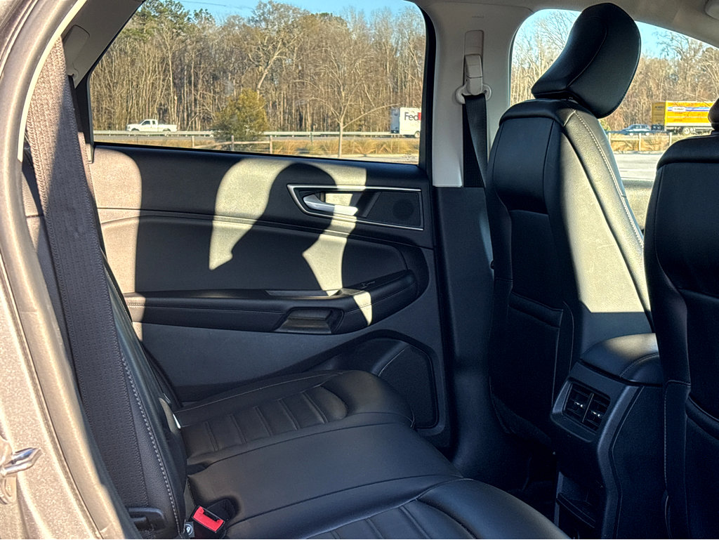 Used 2024 Ford Edge SEL AWD/4WD image 9