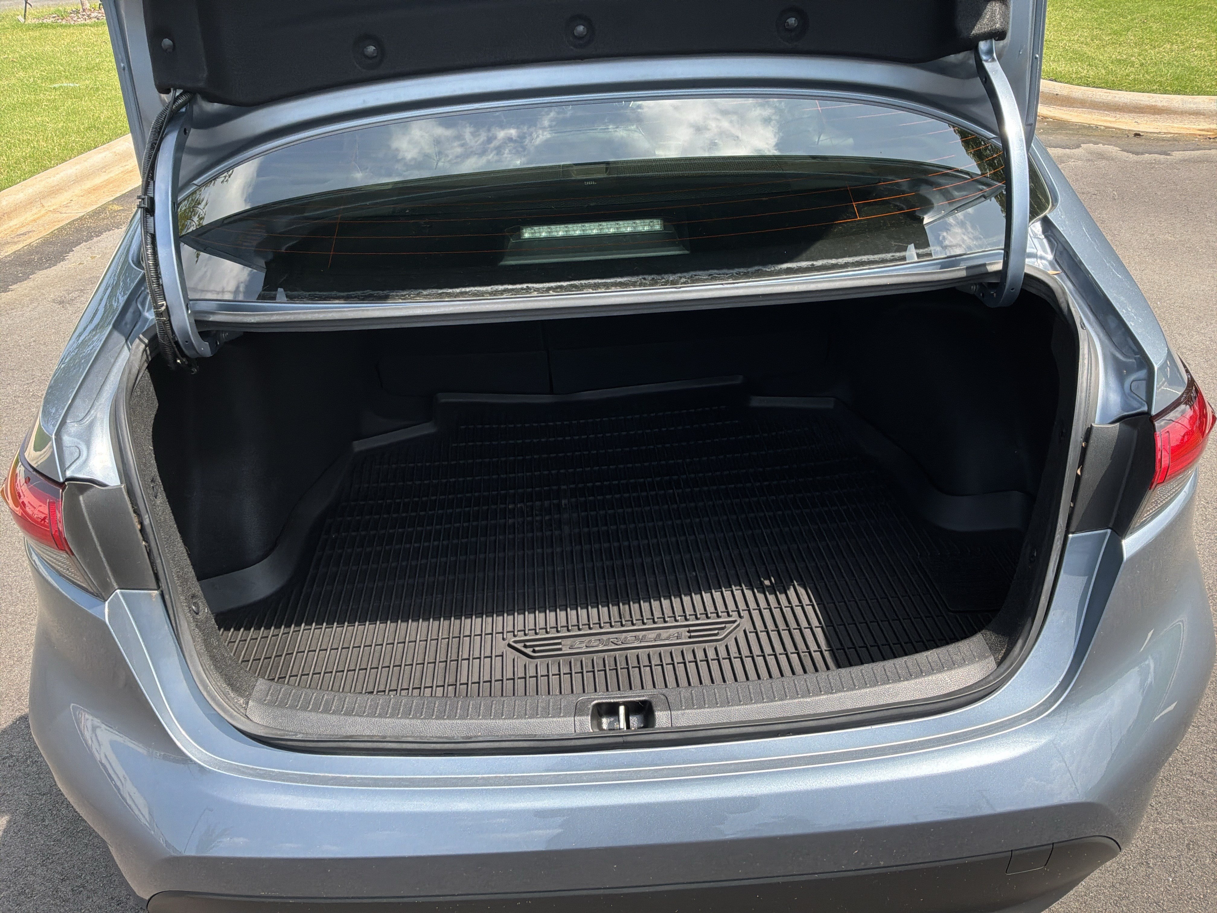 Used 2023 Toyota Corolla XLE FWD image 32