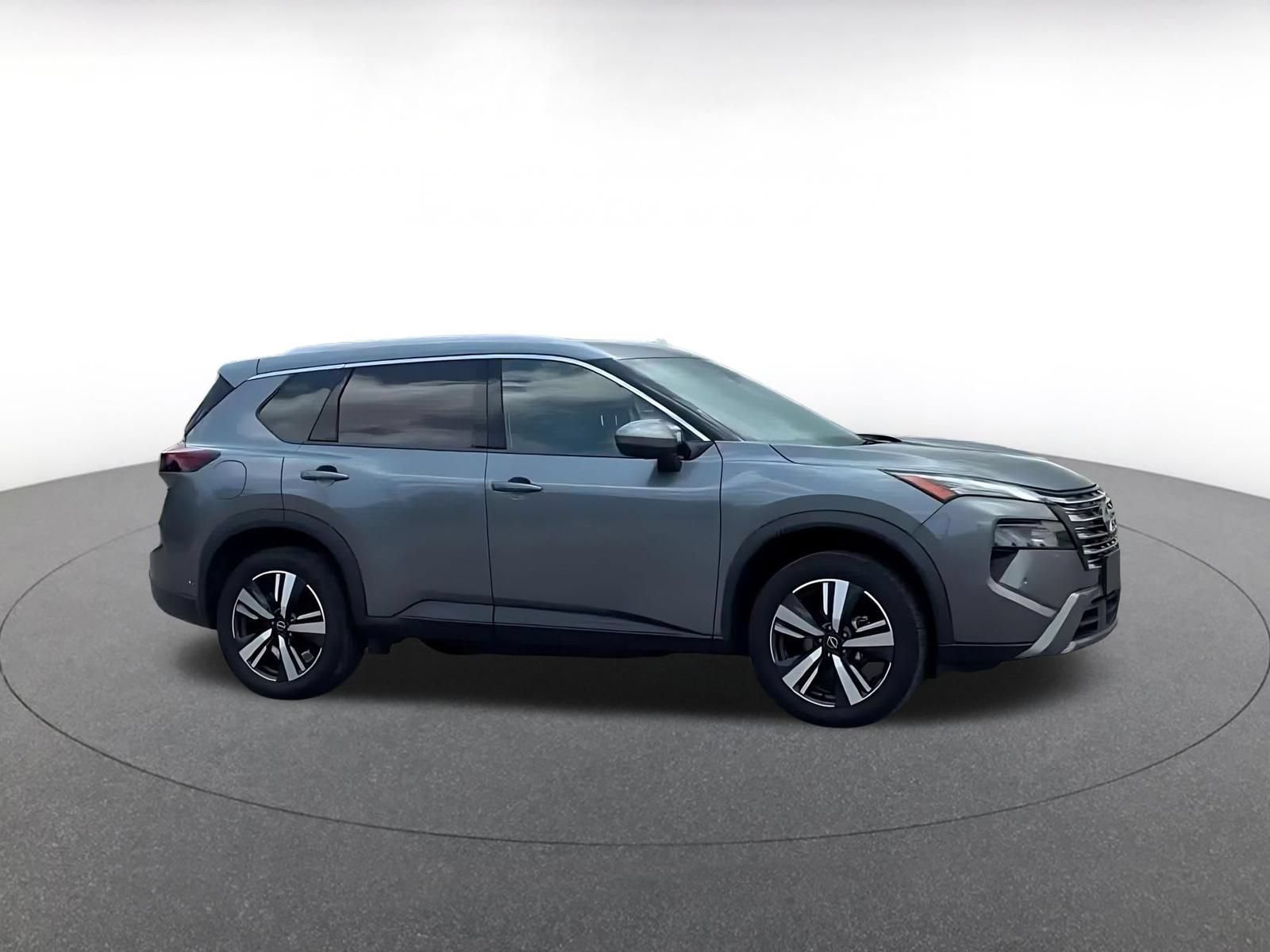 Used 2026 Nissan Rogue SL AWD/4WD image 2