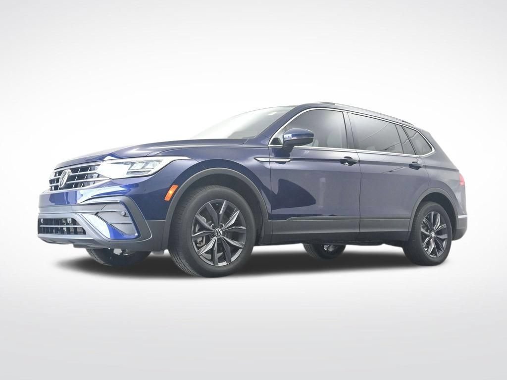 Used 2023 Volkswagen Tiguan SE w/ Panoramic Sunroof Package FWD image 30