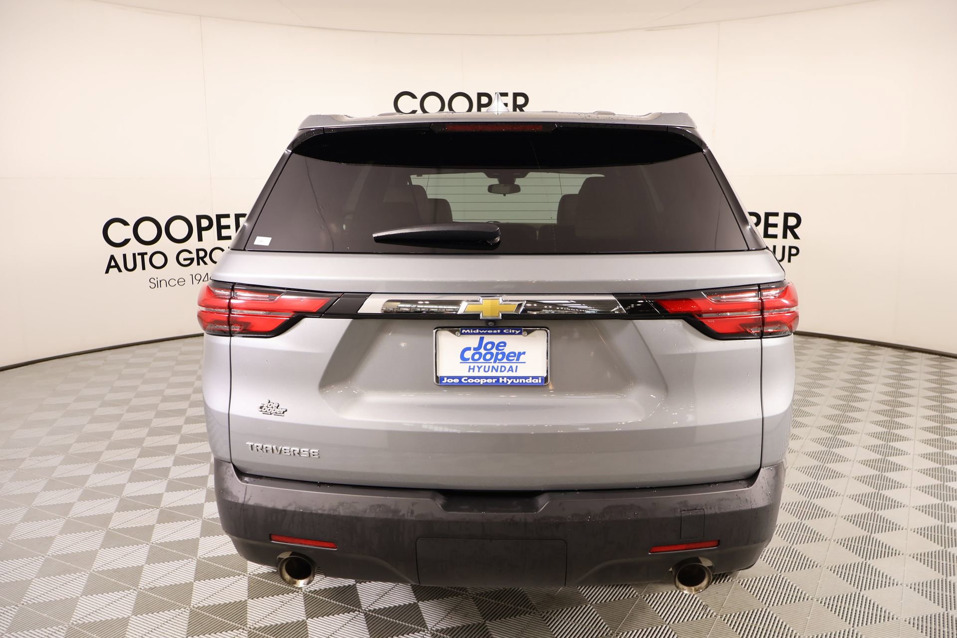 Used 2023 Chevrolet Traverse LS image 21