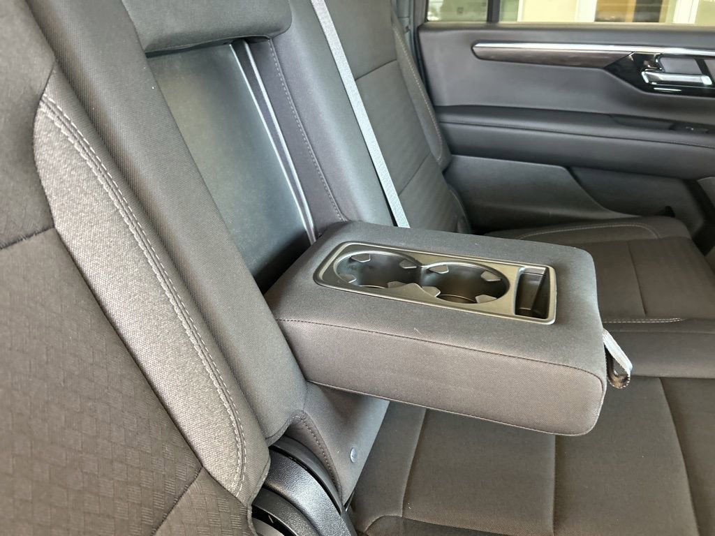 Used 2025 Chevrolet Suburban LS RWD image 30